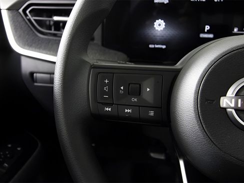 Used 2025 Nissan Kicks SV image 23