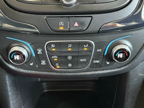 Used 2022 Chevrolet Equinox RS w/ RS Leather Package image 17