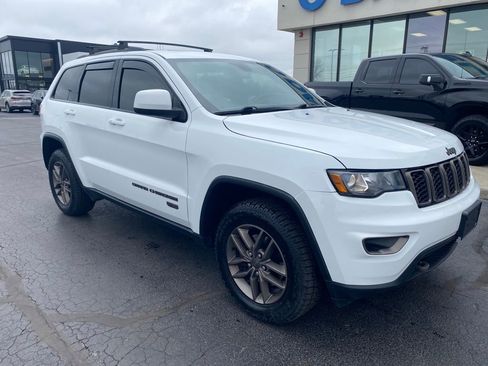 Used 2016 Jeep Grand Cherokee Laredo 75th Anniversary image 1