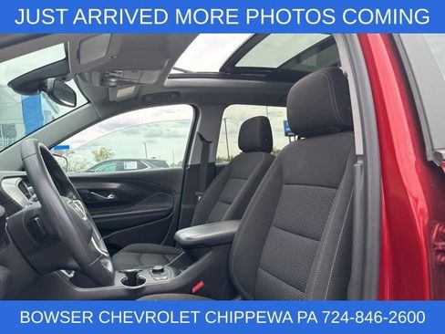 Used 2023 GMC Terrain SLE w/ Driver Convenience Package image 3