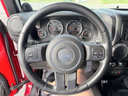 Used 2012 Jeep Wrangler Unlimited Sport image 18