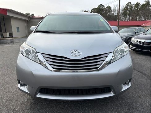 Used 2015 Toyota Sienna XLE Premium AWD/4WD image 2