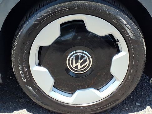 Used 2025 Volkswagen ID. Buzz Pro S RWD image 9