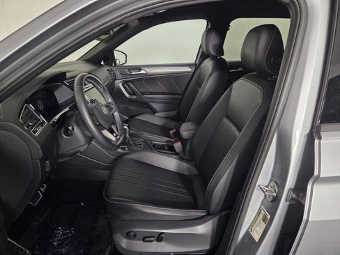 Used 2023 Volkswagen Tiguan SE R-Line FWD image 9