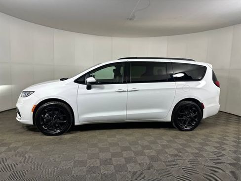 Used 2023 Chrysler Pacifica Touring-L w/ S Appearance Package image 6