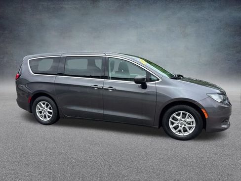 Used 2023 Chrysler Voyager LX FWD image 8