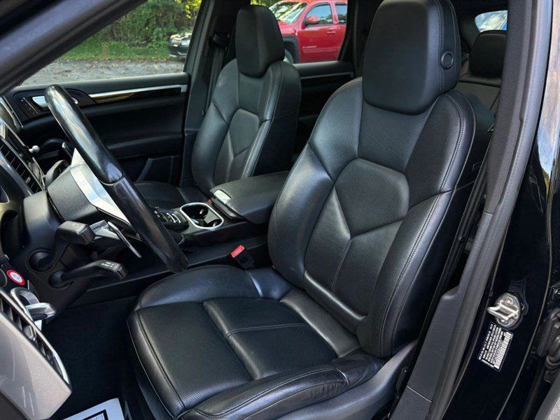Used 2016 Porsche Cayenne AWD/4WD image 11