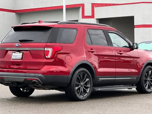 Used 2017 Ford Explorer XLT w/ Equipment Group 202A image 2