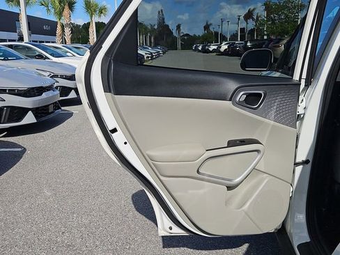 Certified 2025 Kia Soul LX w/ LX Technology Package FWD image 12