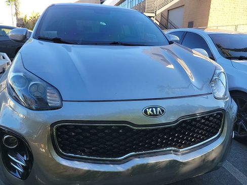 Used 2019 Kia Sportage LX image 2