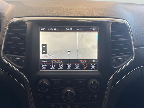 Used 2018 Jeep Grand Cherokee Limited image 19