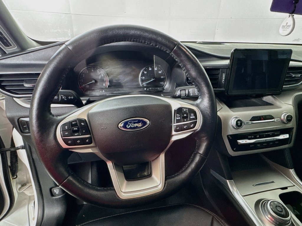 Used 2021 Ford Explorer XLT w/ Equipment Group 202A RWD image 11