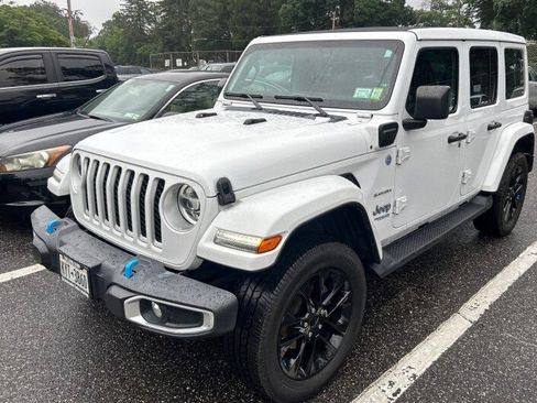 Used 2022 Jeep Wrangler Unlimited Sahara w/ Cold Weather Group AWD/4WD image 2