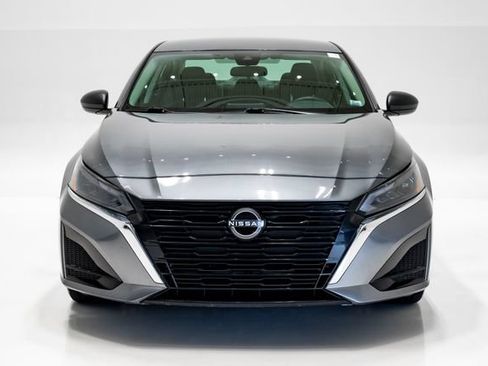 Used 2024 Nissan Altima 2.5 SV FWD image 4