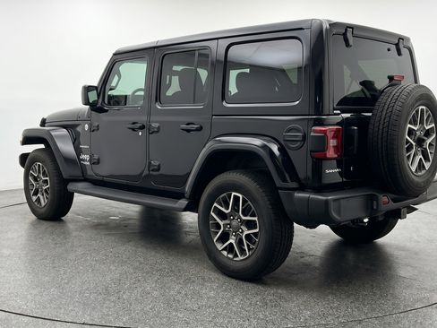 Used 2025 Jeep Wrangler Unlimited Sahara AWD/4WD image 6