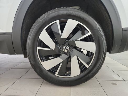 Certified 2025 Volkswagen Atlas Cross Sport SE image 37