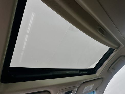 Used 2017 Toyota Sienna XLE image 23