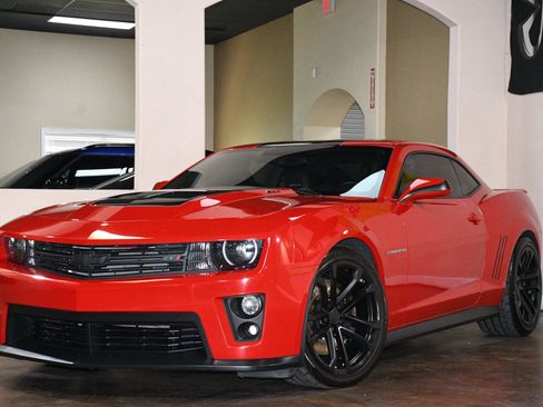 Used 2013 Chevrolet Camaro ZL1 w/ Gray Stripe Package RWD image 4