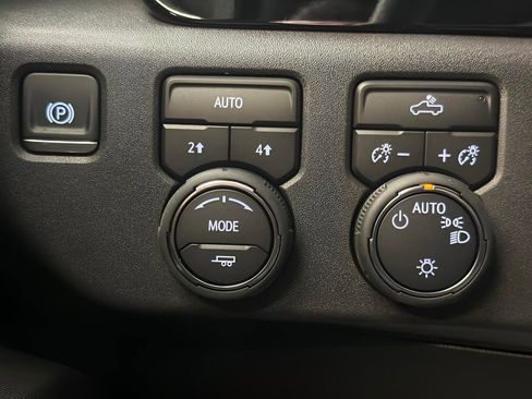 Certified 2025 Chevrolet Silverado 1500 LT image 30