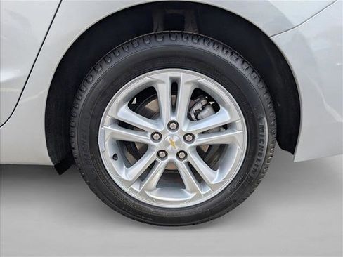 Used 2018 Chevrolet Cruze LT w/ Convenience Package FWD image 28