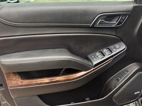 Used 2018 Chevrolet Suburban LT RWD image 18