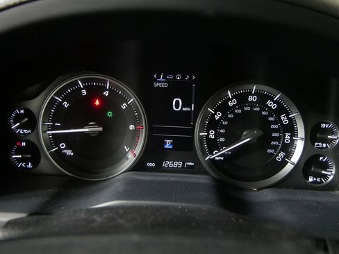 Used 2019 Toyota Land Cruiser Base image 37