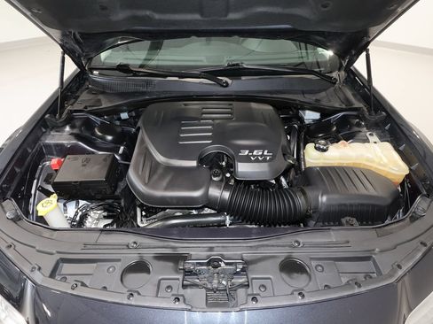 Used 2018 Chrysler 300 Limited w/ Safetytec Plus Group AWD/4WD image 18