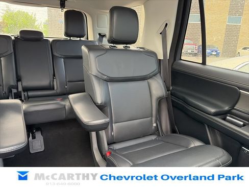 Used 2025 Ford Expedition Platinum AWD/4WD image 34