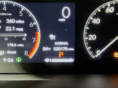 Used 2025 Honda Pilot EX-L image 8