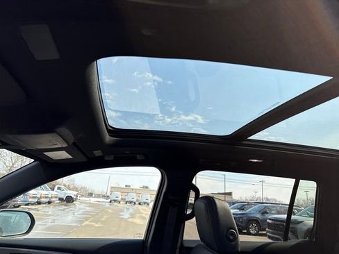 New 2026 Chevrolet Traverse LT w/ Sun and Wheel Package image 7