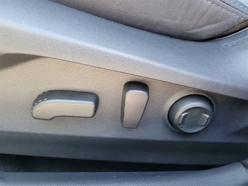 Used 2025 Subaru Outback Premium w/ Popular Package #1A image 17