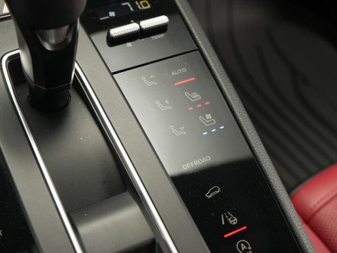 Used 2022 Porsche Macan AWD/4WD image 44