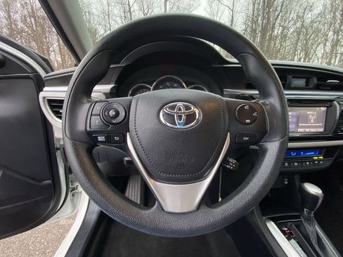 Used 2015 Toyota Corolla LE image 32
