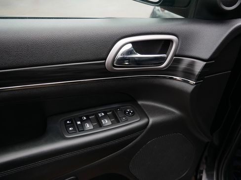 Used 2019 Jeep Grand Cherokee Limited X image 20