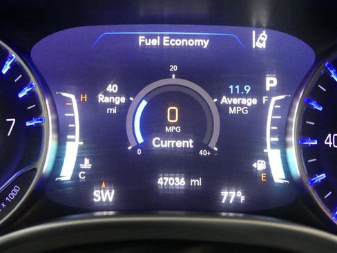 Used 2023 Chrysler Pacifica Touring-L FWD image 33