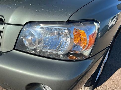 Used 2004 Toyota Highlander Limited w/ Leather Trim Pkg AWD/4WD image 9