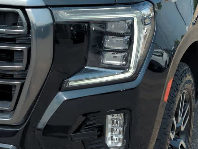 Used 2021 GMC Yukon XL AT4 w/ AT4 Premium Package AWD/4WD image 11