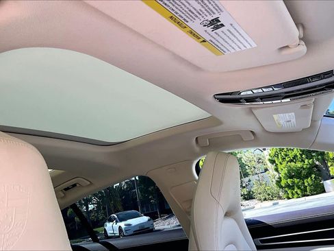 Used 2023 Porsche Panamera image 13