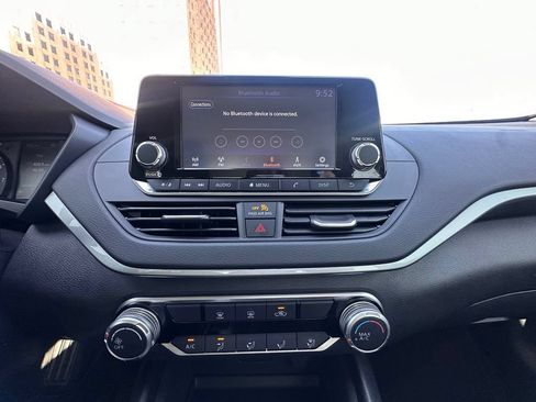 Used 2024 Nissan Altima 2.5 S FWD image 21