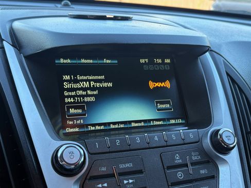 Used 2017 Chevrolet Equinox LT FWD image 29