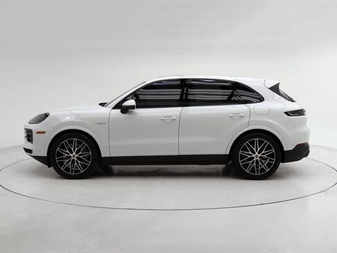 Certified 2025 Porsche Cayenne S AWD/4WD image 2