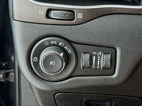 Used 2020 Jeep Cherokee Trailhawk AWD/4WD image 11