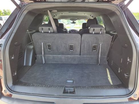 Used 2023 Chevrolet Traverse LT FWD image 11