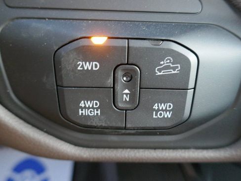New 2026 RAM 2500 Laramie AWD/4WD image 19