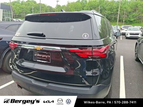 Used 2022 Chevrolet Traverse LT w/ LT Premium Package AWD/4WD image 6