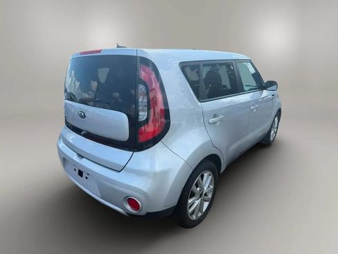 Used 2017 Kia Soul + FWD image 8