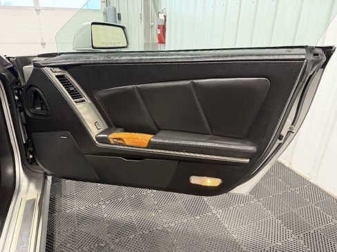 Used 2004 Cadillac XLR RWD image 18