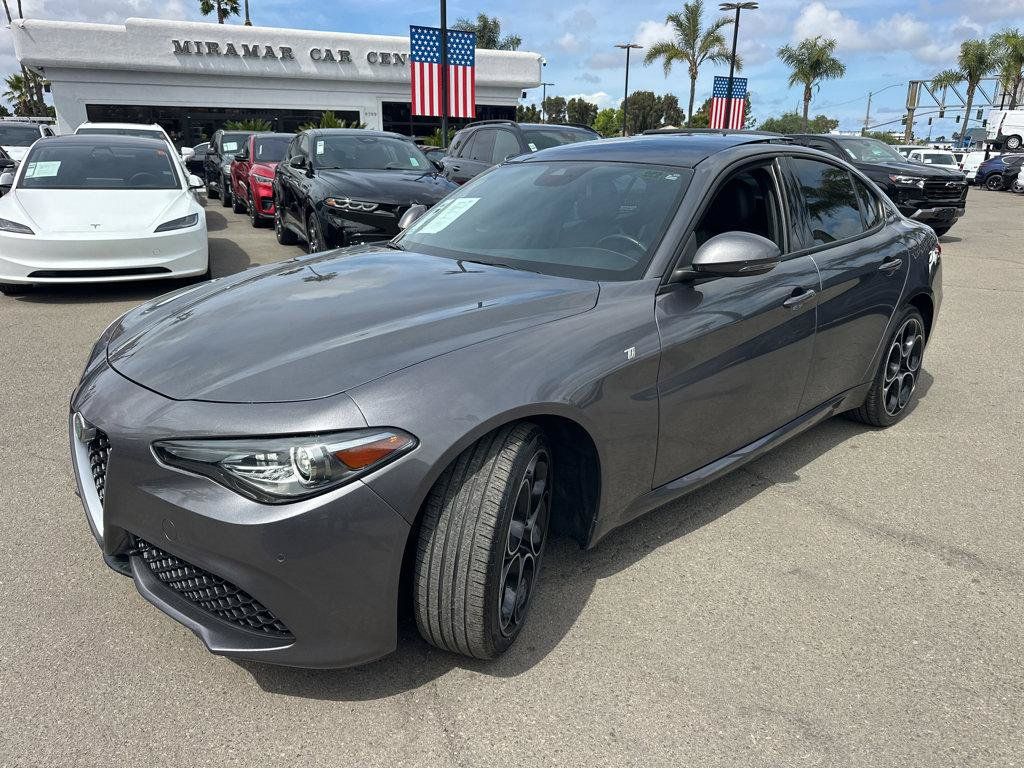 Used 2022 Alfa Romeo Giulia Ti AWD/4WD image 11