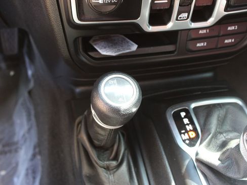Used 2020 Jeep Gladiator Sport w/ Quick Order Package 24S AWD/4WD image 16