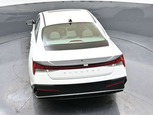 Certified 2025 Hyundai Elantra SEL image 38